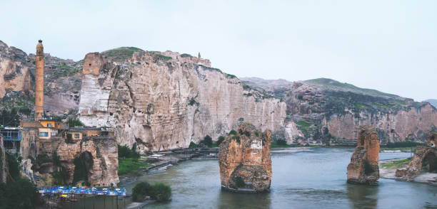 cidade antiga hasankeyf - hasankeyf - fotografias e filmes do acervo