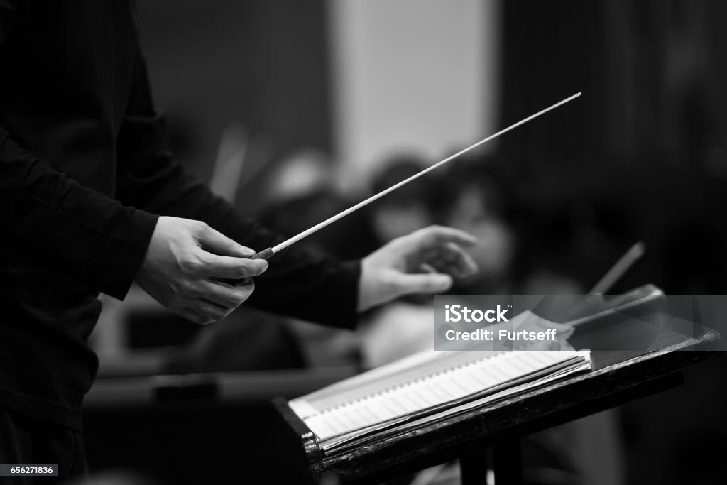 Manos del conductor - Foto de stock de Director de orquesta libre de derechos