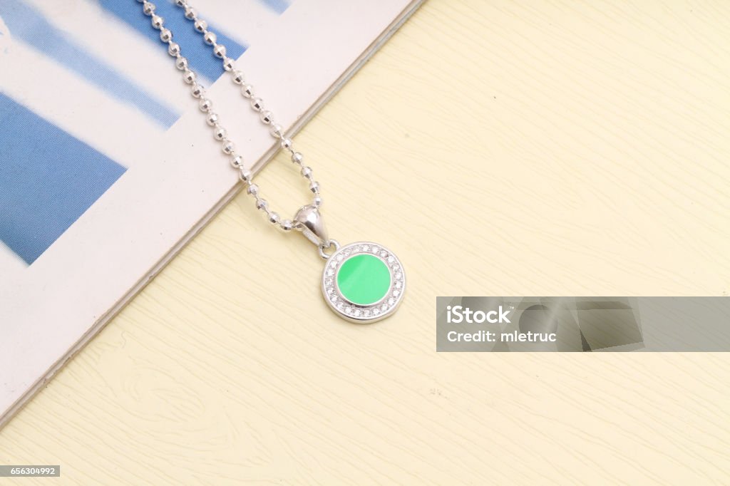 Collana charm - Foto stock royalty-free di Adulto