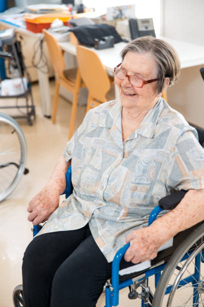 istock Assistent Helping Senior During Foot Massage In The Retirement Community 656325794