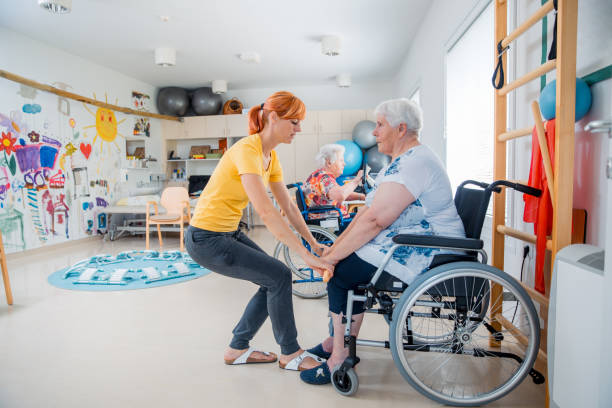 istock Senior Woman In The Retirement Community Having Physical Therapy 656325840