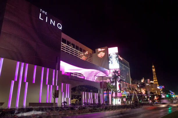 the linq hotel and casino di notte - las vegas, nevada, usa - las vegas metropolitan area the las vegas strip casino sign foto e immagini stock