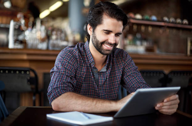 Building his bar's brand with online marketing