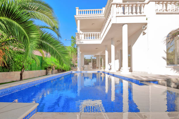 istock Luxury white house  with swimming pool. 656623644