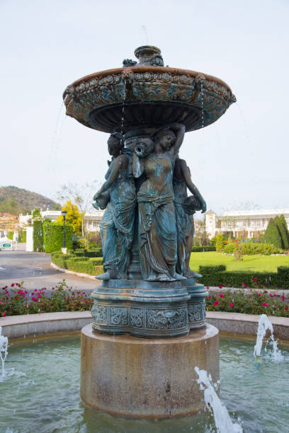 istock English fountain style 656686020