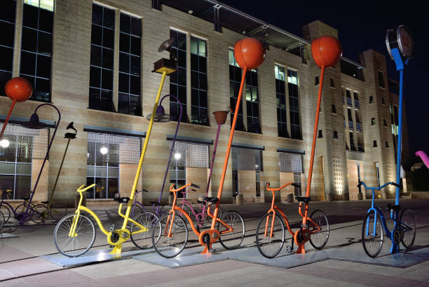 exposition de vélos coloré - benjamin netanyahu photos et images de collection