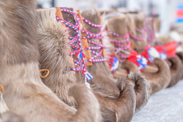 traditionella samiska handgjorda skor från ren päls - same direction bildbanksfoton och bilder