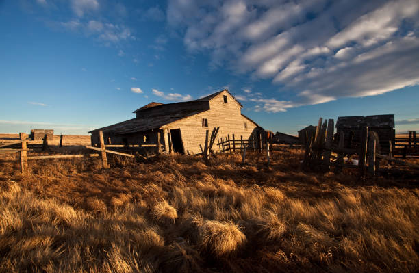 istock Abandoned Barn on the Prairie 656766282