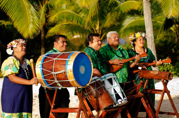 polynesian pacific island tahitian music group - polynesia foto e immagini stock
