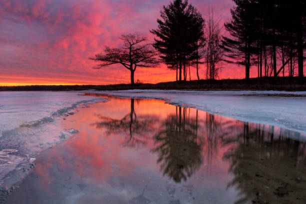 istock Detroit point icy sunrise 656870368