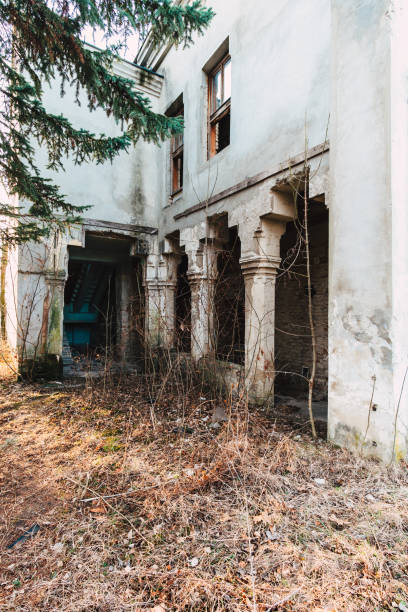 istock Old ruined building outdoor 656965140