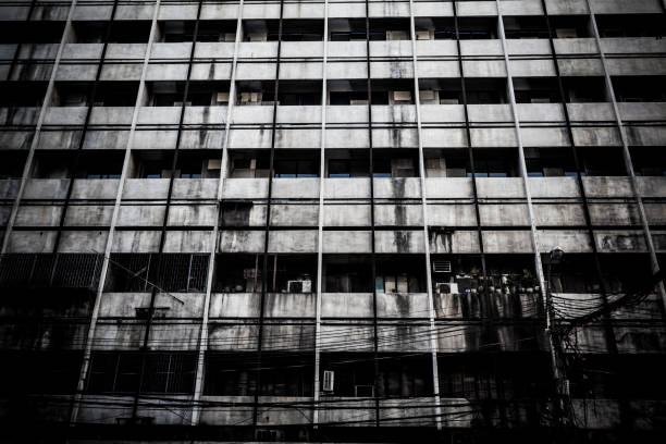 condominio sombrío en asia - rain wind crisis business fotografías e imágenes de stock