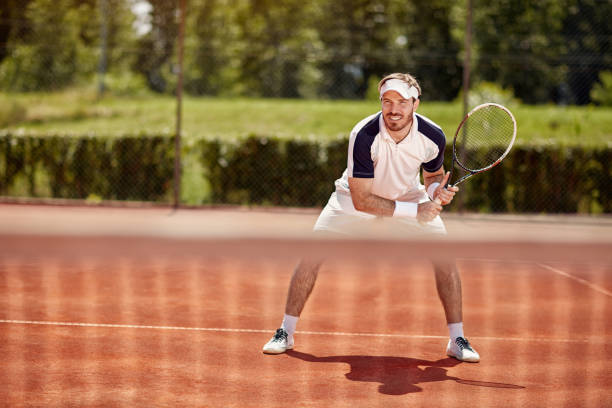 tenista con raqueta - sports clothing practicing success vitality fotografías e imágenes de stock