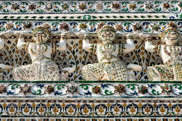istock Wat Arun Temple Detail 657021442