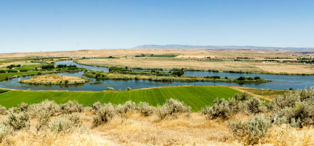 istock Three Rivers Crossing on the Oregon Trail 657067148