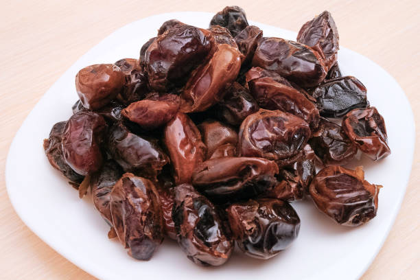 istock Pile of dates on a white plate 657103194
