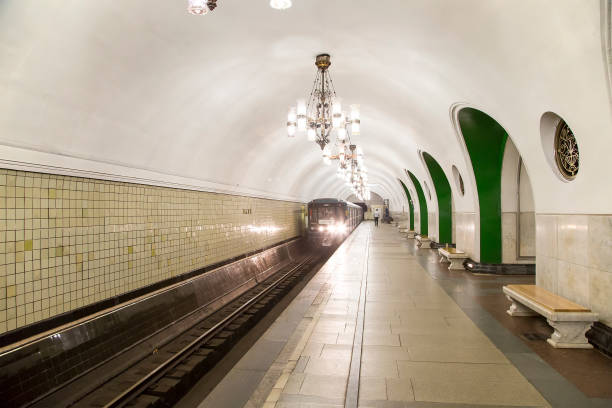 モスクワ、ロシアの地下鉄vdnkh駅。01.05.1958にオープンしました - vdnh ストックフォトと画像