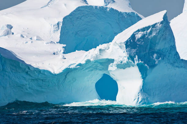 istock Iceberg Bridge Formation in Antartica 657213506