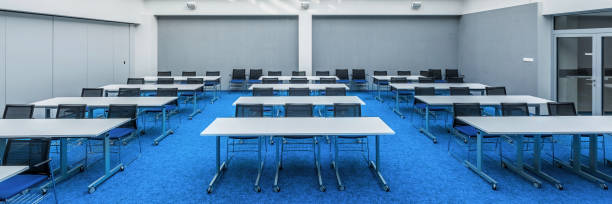 sala de estudio de la universidad - classroom education chair carpet fotografías e imágenes de stock