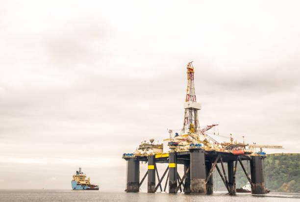 view on offshore oil rig in Scotland view on offshore oil rig in Scotland ballast water stock pictures, royalty-free photos & images