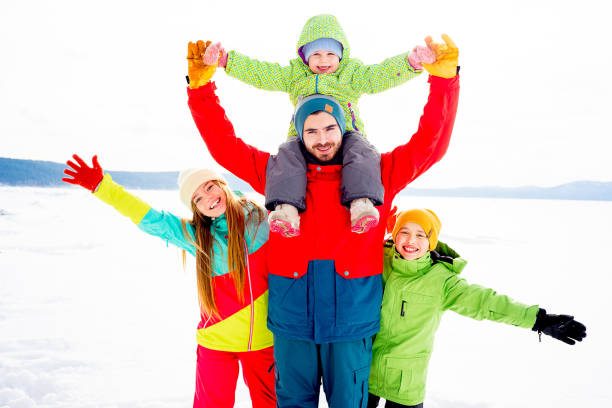 istock Family on a winter lake 657293050