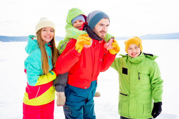 istock Family on a winter lake 657293256
