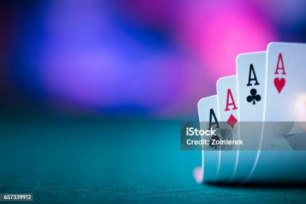 Foto de Jogo De Poker e mais fotos de stock de Carta de baralho - Jogo de lazer - Carta de baralho - Jogo de lazer, Pôquer, Cassino