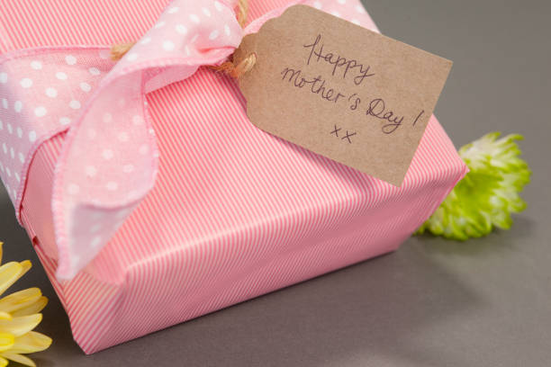 istock Gift box with happy mothers day card and flowers 657396906