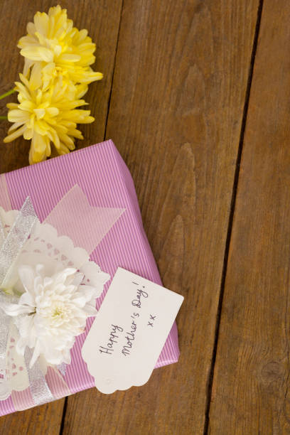 istock Happy mothers day card on gift box with flowers 657435910