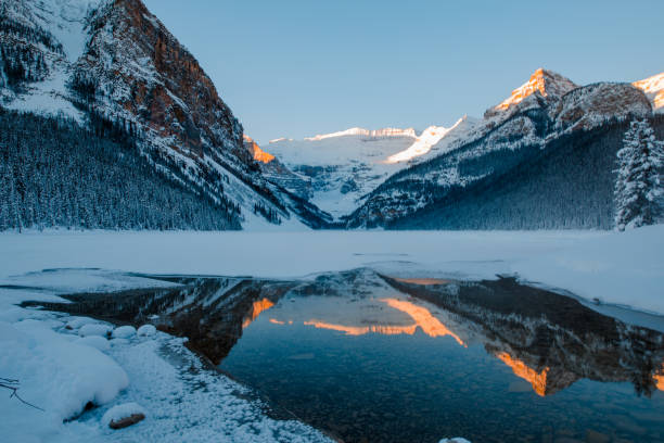 istock Scenes of Lake Louise in Dawn 657455668