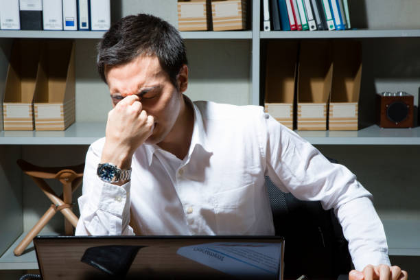 istock Businessmen to work overtime 657524060