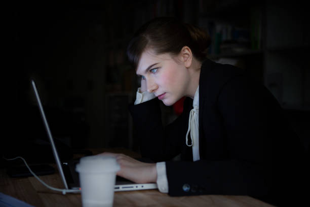 istock Businesswoman working overtime 657525148