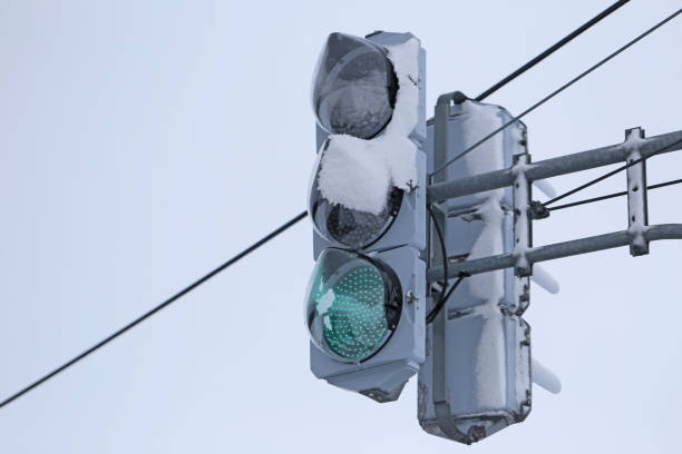 istock Snowing the signal 657558072