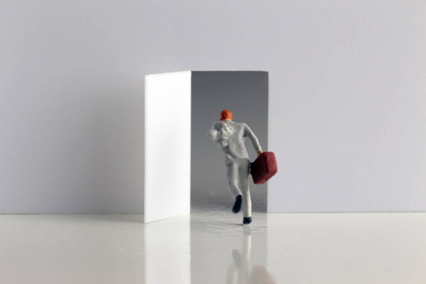 istock Miniature rush in the door business 657563234