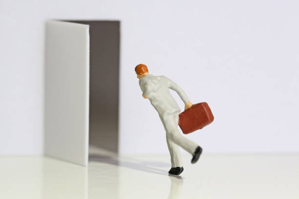 istock Miniature rush in the door business 657563248