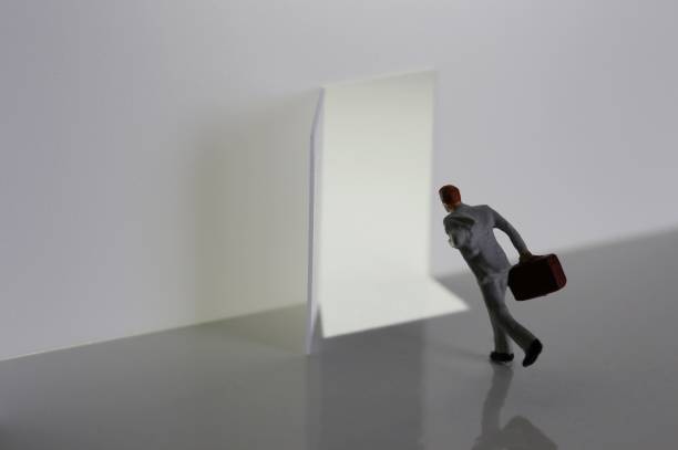 istock Miniature rush in the door business 657563254