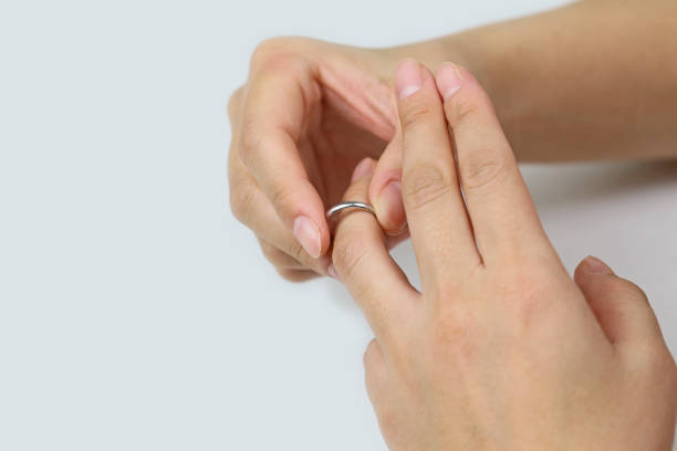 istock Japanese women are removing the ring 657564080