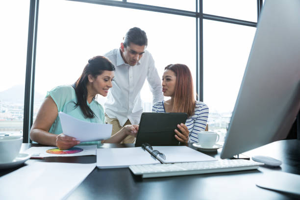 istock Man and women working in office 657616538