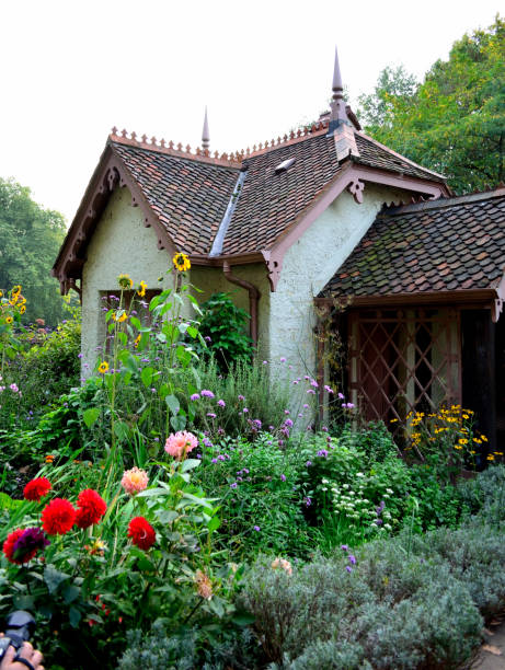 istock Gardeners Cottage 657624484