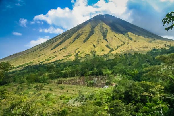 istock Mount Inarie in Flores 657634206