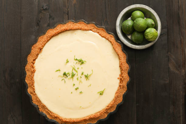 istock Key Lime Pie And A Bowl Of Limes 657675886