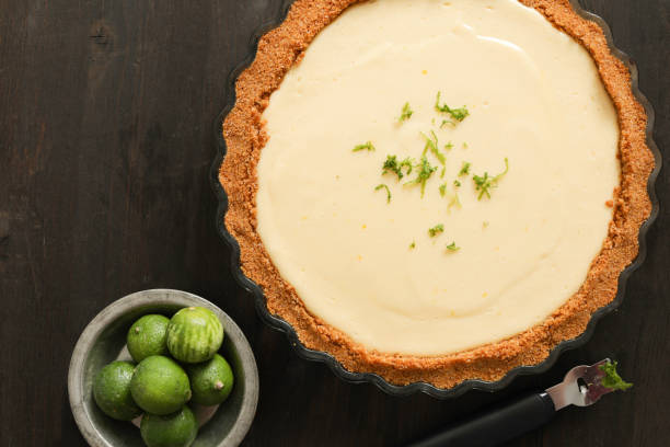 istock Key Lime Pie And A Bowl Of Limes 657675888