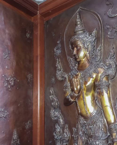 statua dell'angelo - carving cambodia decoration thailand foto e immagini stock