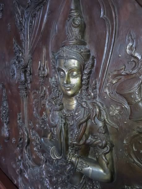 statua dell'angelo - carving cambodia decoration thailand foto e immagini stock