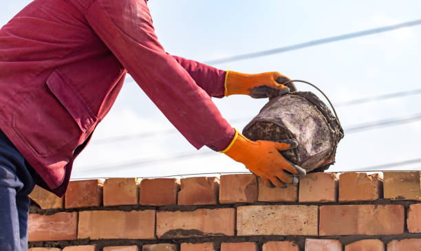 istock Worker builds a brick wall in the house 657822402