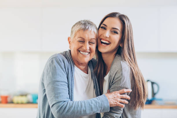 glücklich verschiedener generationen frauen - mother enjoyment built structure human head stock-fotos und bilder