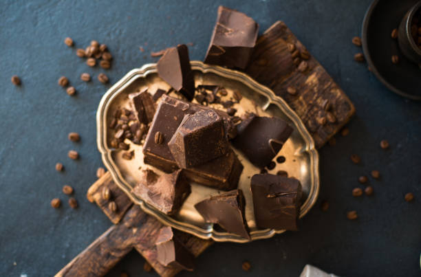 istock Pieces of dark chocolate 657918432