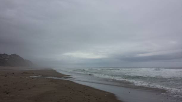 istock Overcast view of Shoreline 657928940