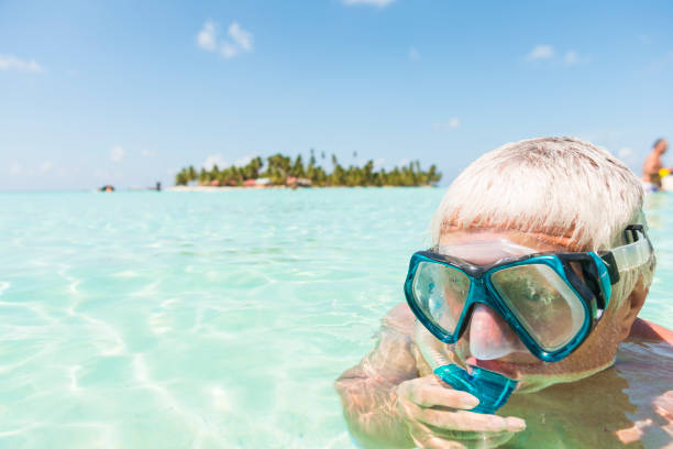 istock Senior man with mask snorkeling 657946192
