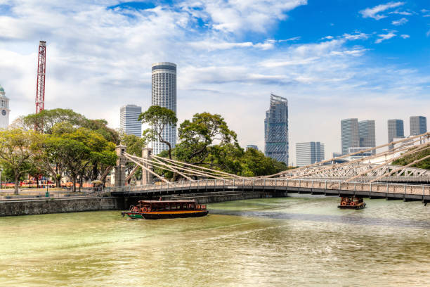 istock Cavenagh Bridge above the Singapore River 657949362